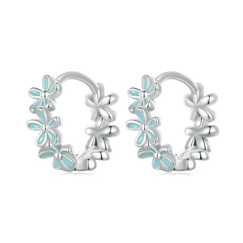 Boucles d'oreilles créoles en guirlande vert menthe et émaillées