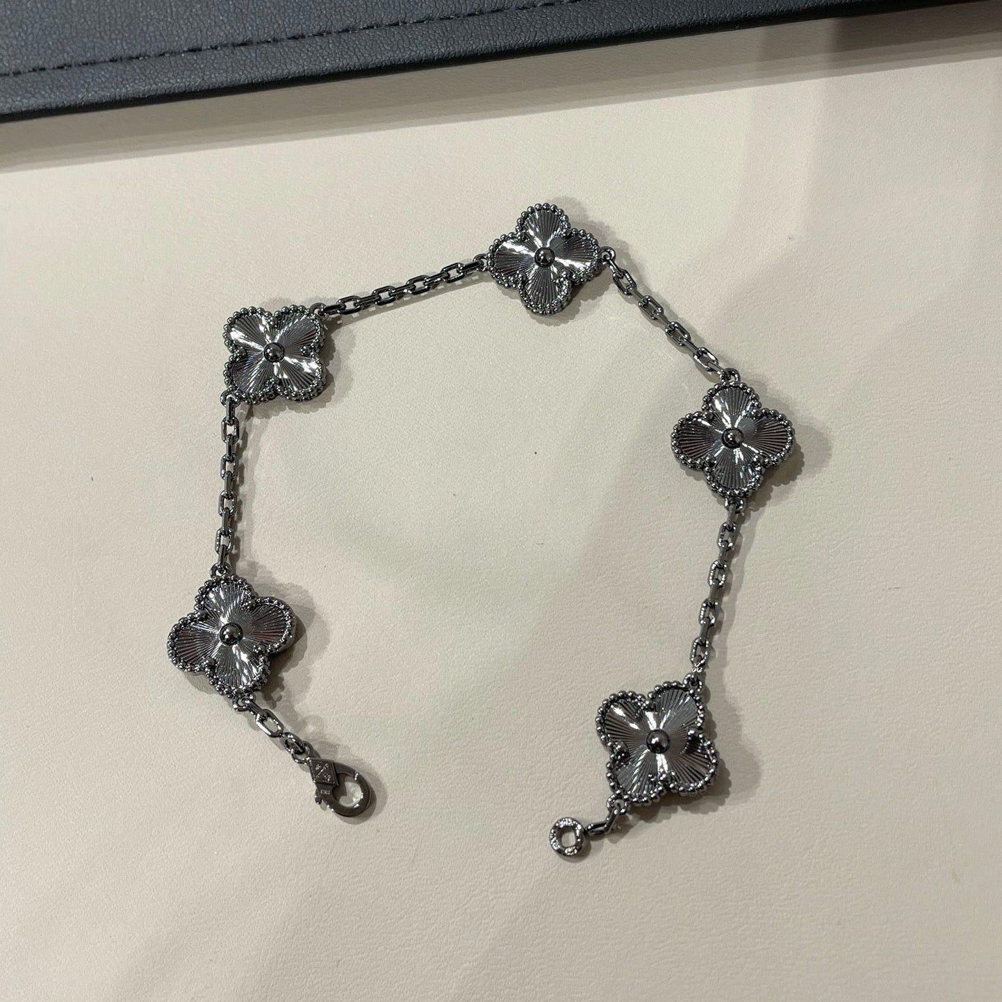 [✨Rose💎]BRACELET NOIR À 5 MOTIFS TRÈFLE 