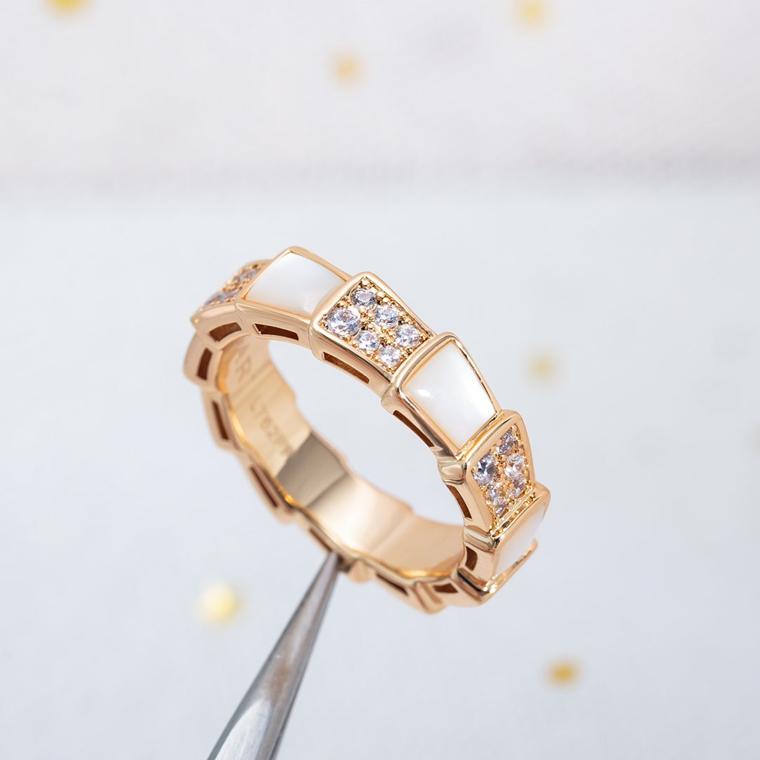 [✨Rose💎]BAGUE SERPENTI OR ROSE NACRE PAVÉE DIAMANTS 4MM