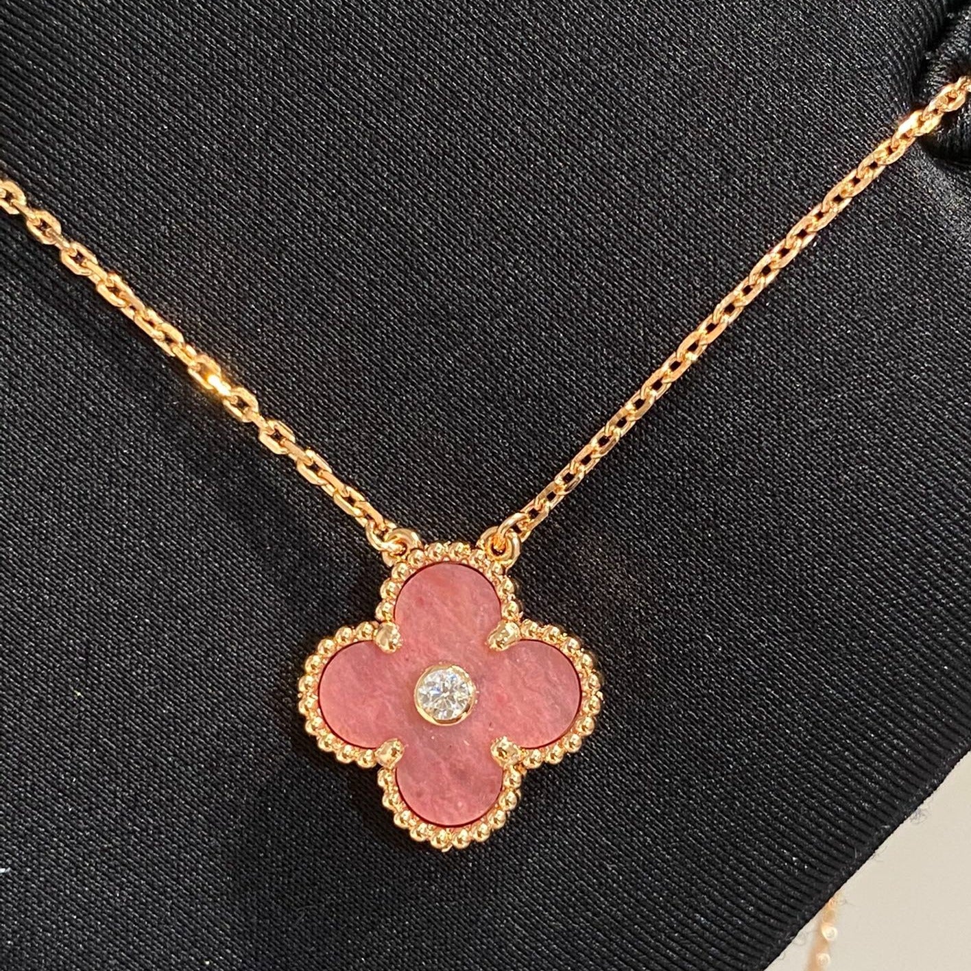 [✨ROSE💎] PINK MOTHER-OF-PEARL 10-FLOWER NECKLACE & PINK MOTHER-OF-PEARL DIAMOND NECKLACE SET