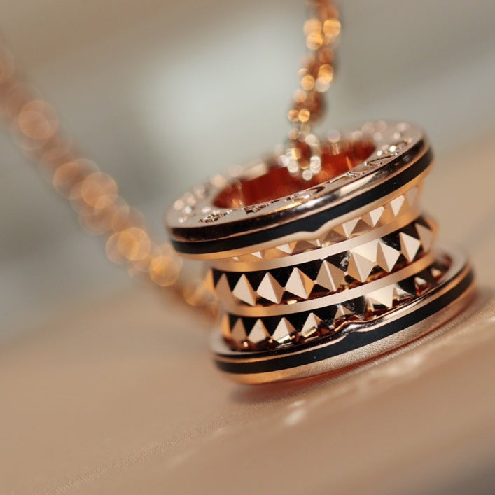 [✨Rose💎] COLLIER PENDENTIF ROCK ZERO 1 OR ROSE NOIR