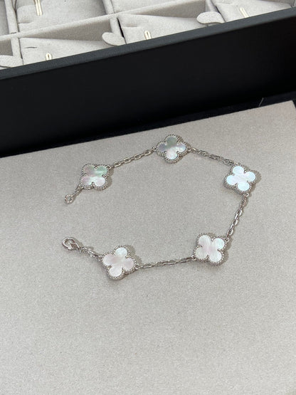 [✨Rose💎]CLOVER WHITE PEARL MOP 5 MOTIF BRACELET COLLECTION