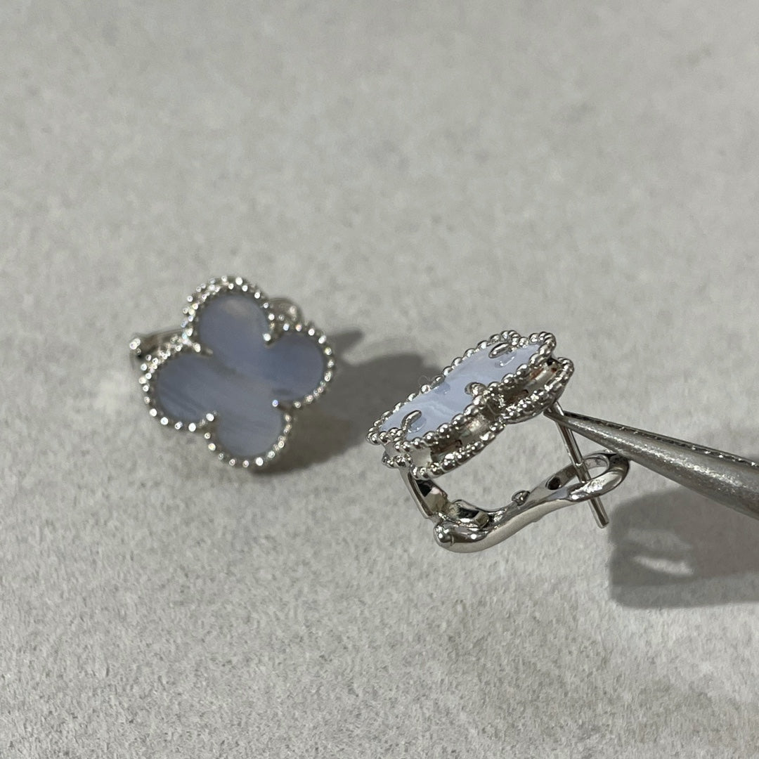 [✨Rose💎]クローバーカルセドニーシルバースタッドピアス