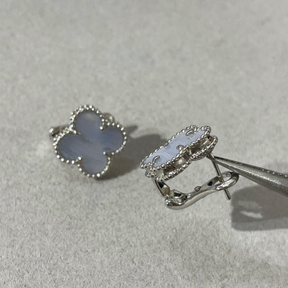 [✨Rose💎]クローバーカルセドニーシルバースタッドピアス