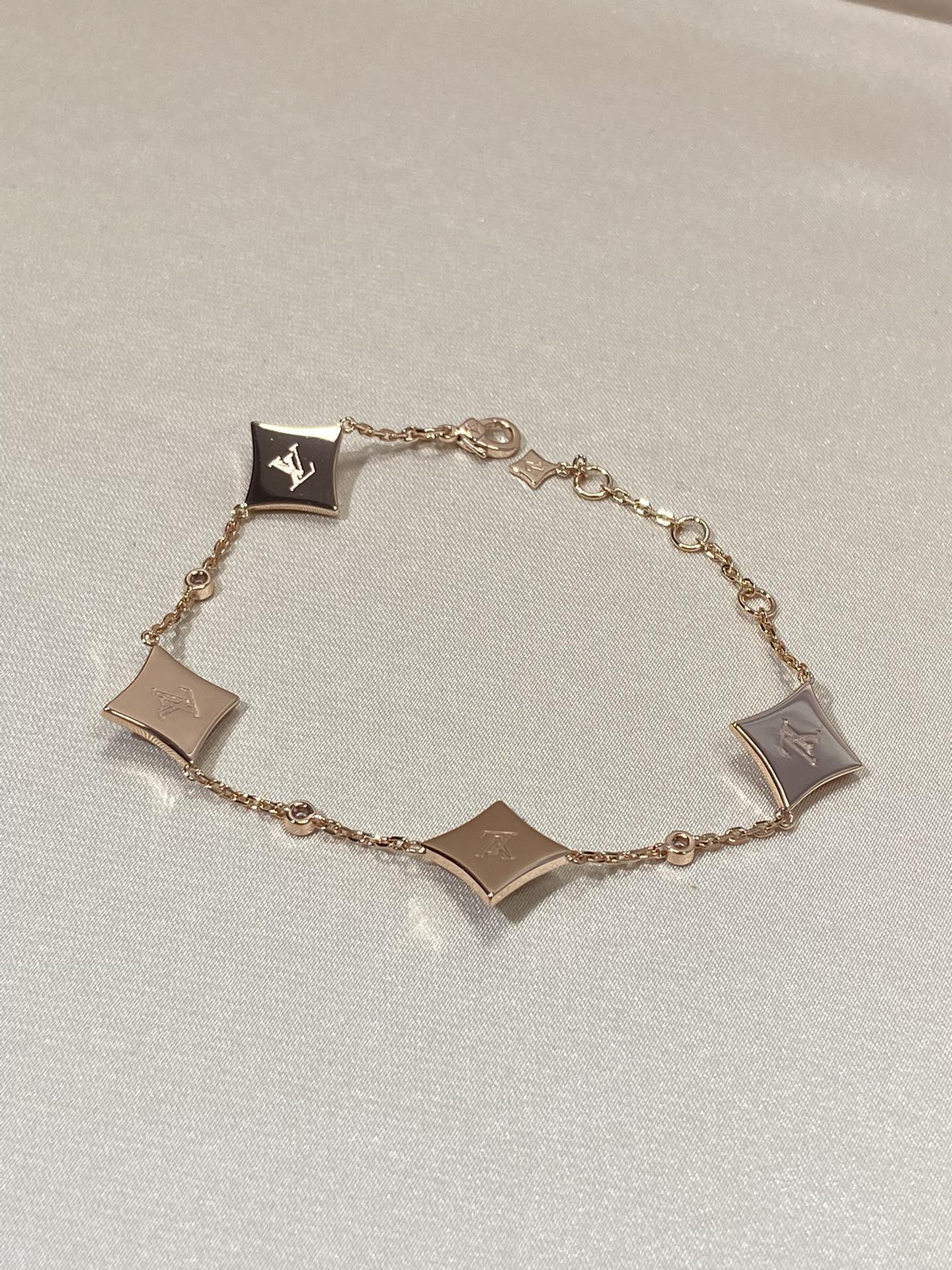 [✨Rose💎]BRACELET EN OR ROSE ET DIAMANT À 4 MOTIFS ÉTOILE
