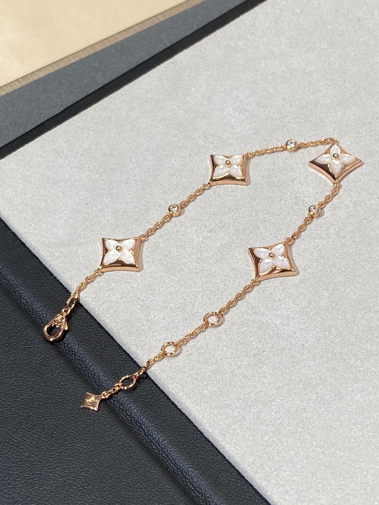[✨Rose💎]BRACELET EN OR ROSE ET DIAMANT À 4 MOTIFS ÉTOILE