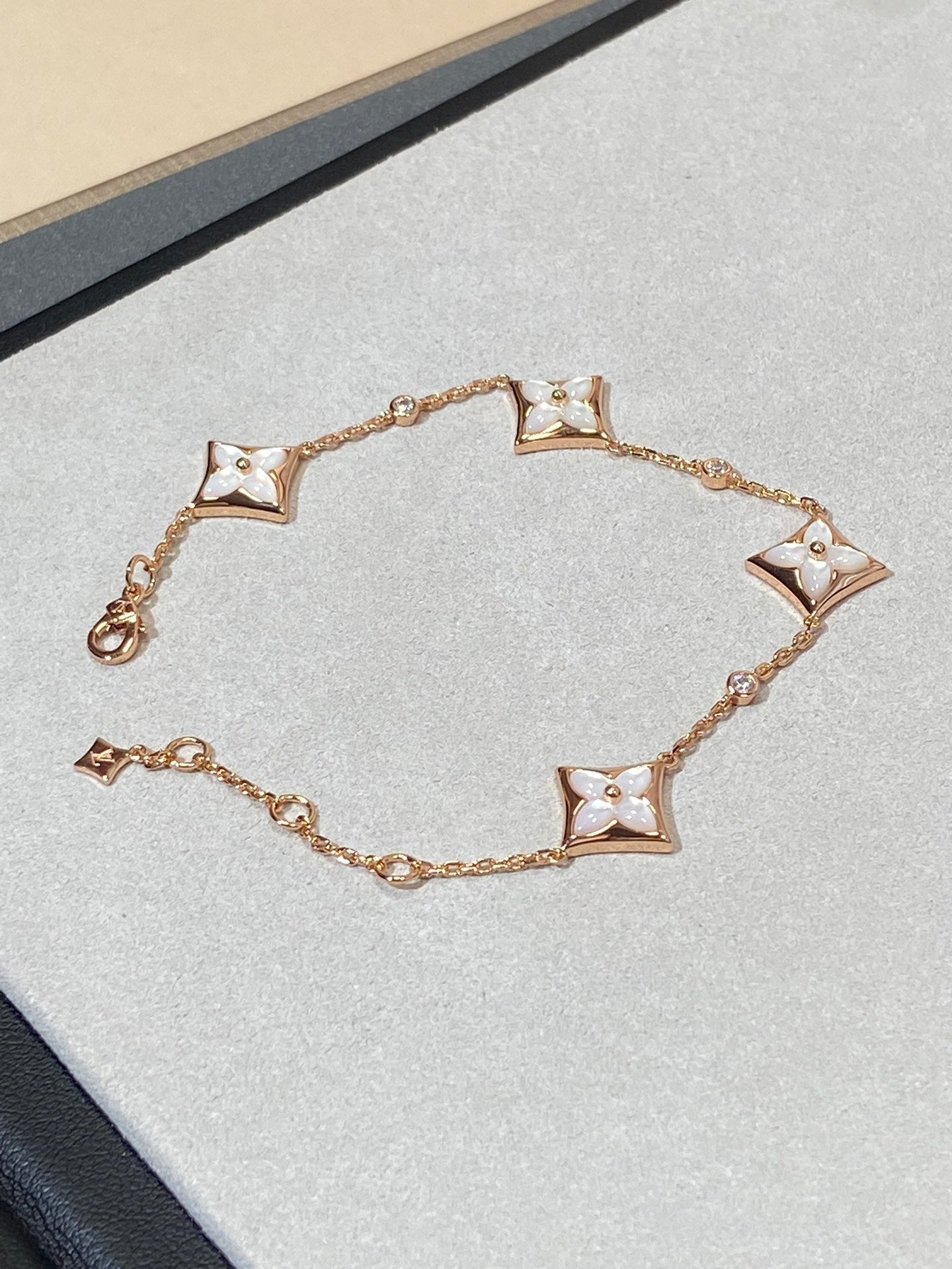 [✨Rose💎]BRACELET EN OR ROSE ET DIAMANT À 4 MOTIFS ÉTOILE
