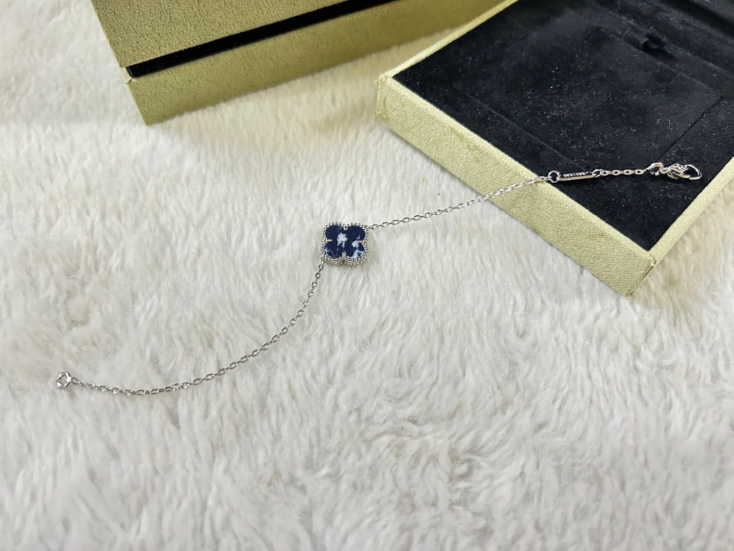 [✨Rose💎]CLOVER 1 MOTIF PIETERSITE BRACELET