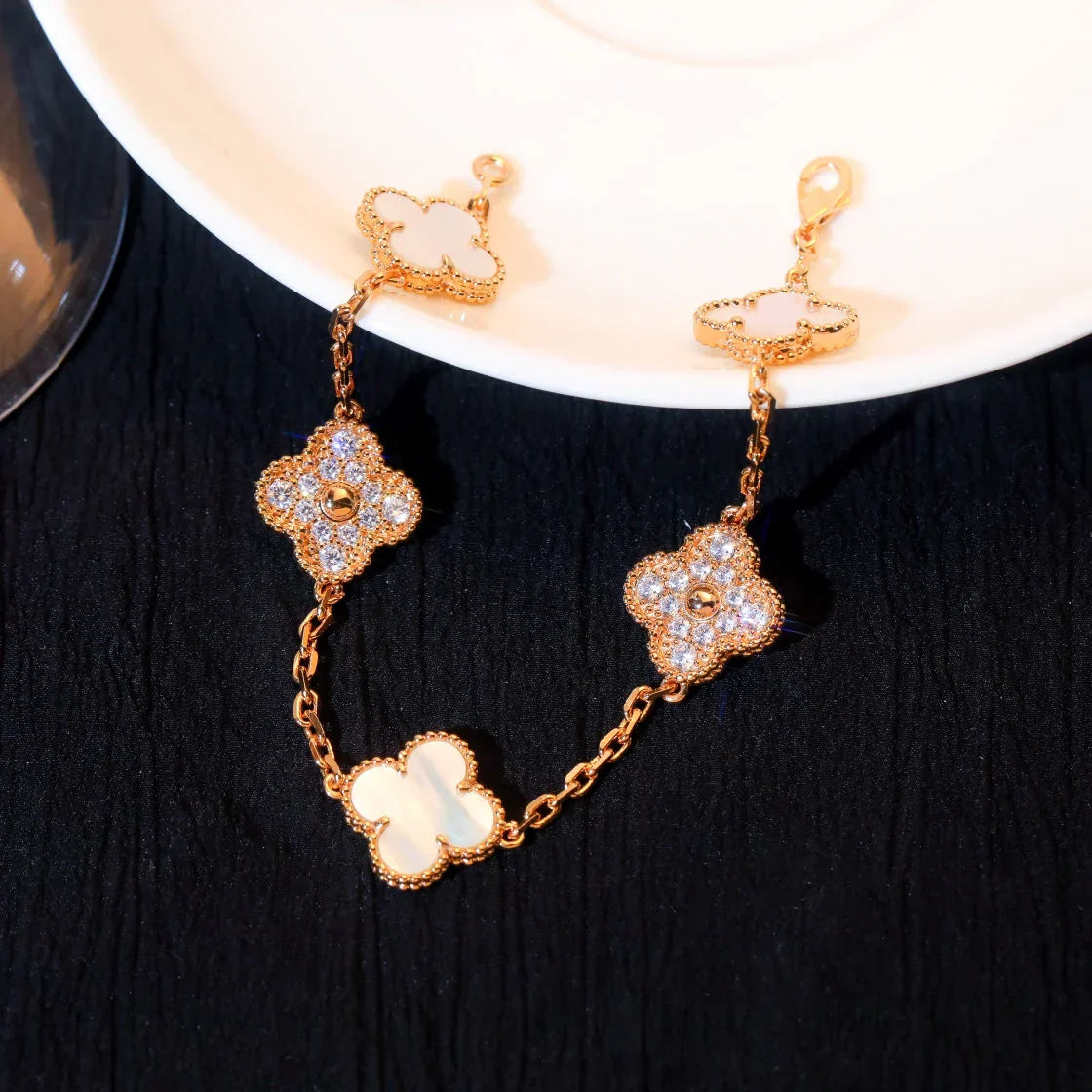[✨Rose💎]CLOVER WHITE PEARL MOP 5 MOTIF BRACELET COLLECTION
