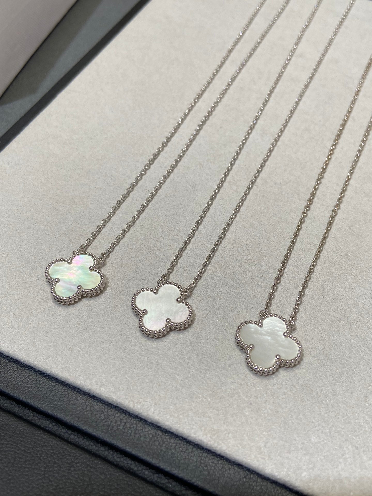 [✨Rose💎] COLLIER CLOVER MOYEN ARGENT BLANC MOP 