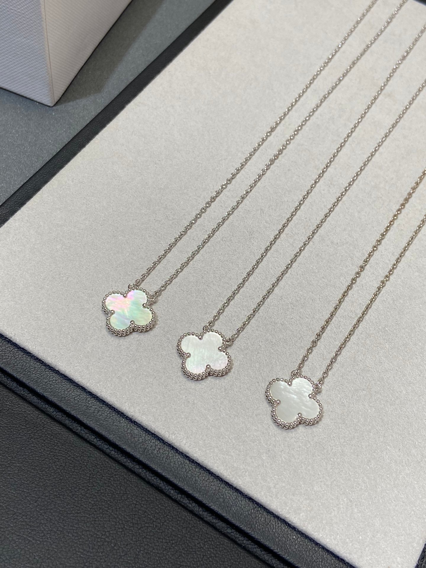 [✨Rose💎] COLLIER CLOVER MOYEN ARGENT BLANC MOP 
