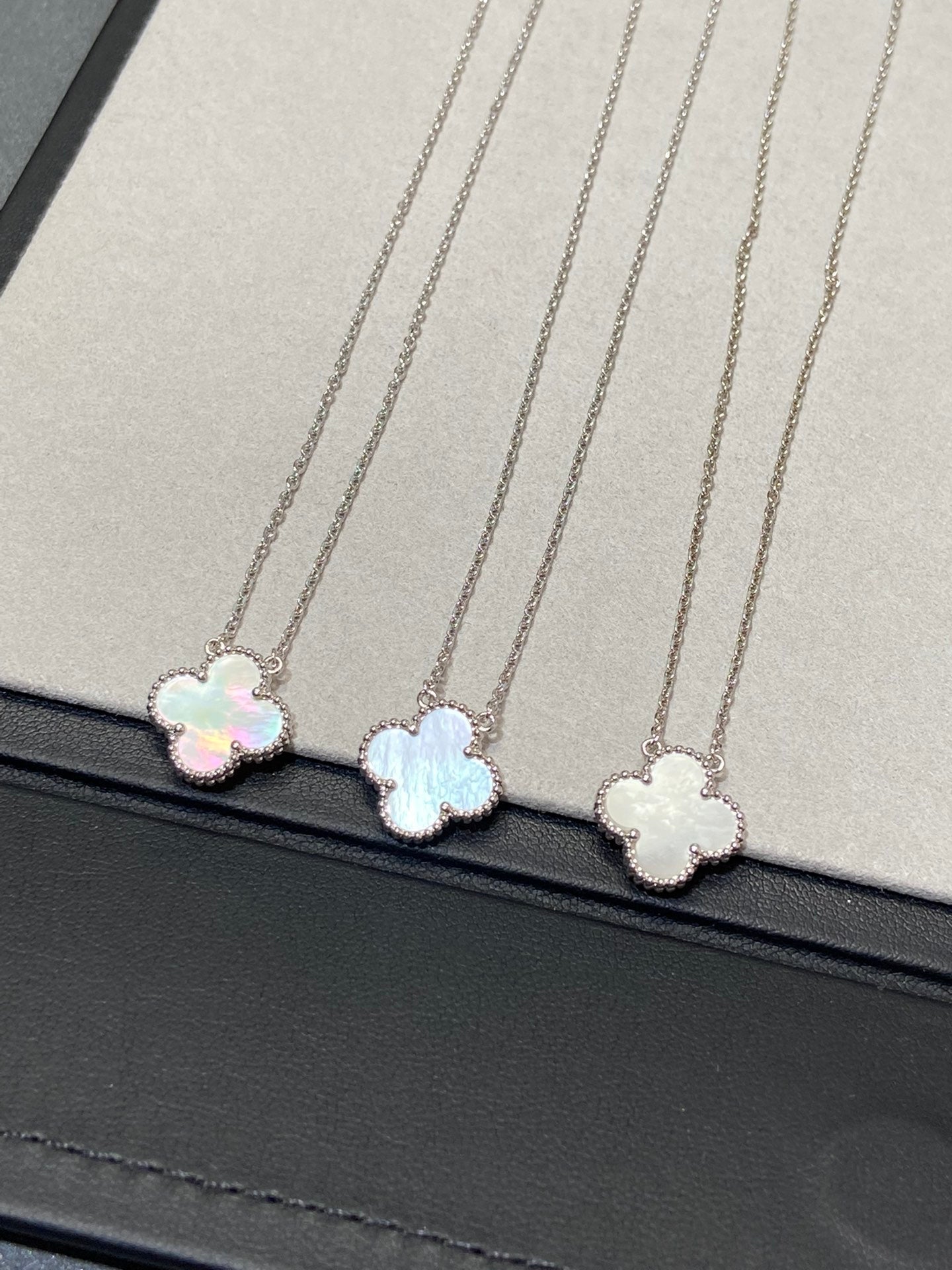 [✨Rose💎] COLLIER CLOVER MOYEN ARGENT BLANC MOP 