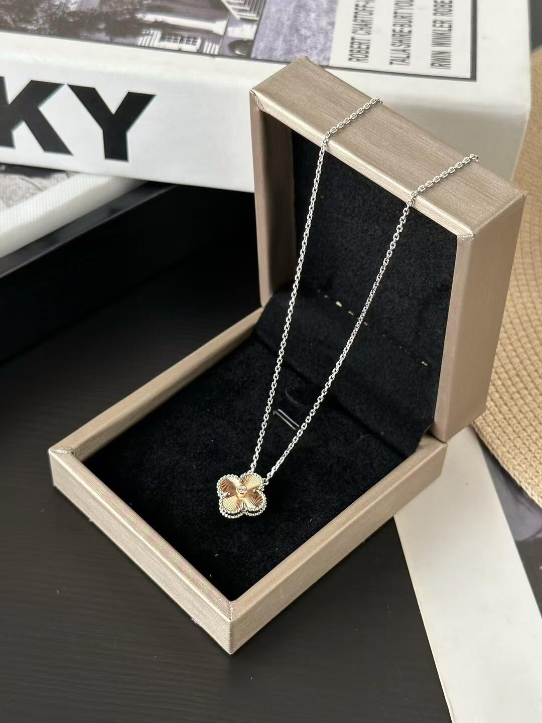 ✨Rose💎]2024 CHRISTMAS LIMITED EDITION CLOVER 15MM LASER NECKLACE
