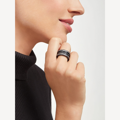 [✨Rose💎] ZERO 1 ROCK BAGUE EN CÉRAMIQUE NOIRE À QUATRE BANDES AVEC SPIRALE CLOUTÉE ET DIAMANTS PAVÉS