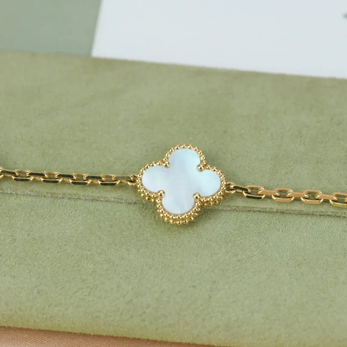 [✨Rose💎]CLOVER WHITE PEARL MOP 5 MOTIF BRACELET COLLECTION