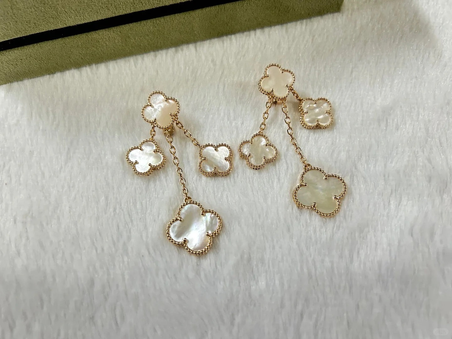[✨Rose💎]CLOVER EARRINGS WHITE MOP 4 MOTIFS  ROSE GOLD