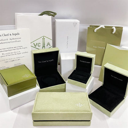 Bracelet, collier, bague, coffret et sac cadeau VA CLOVER
