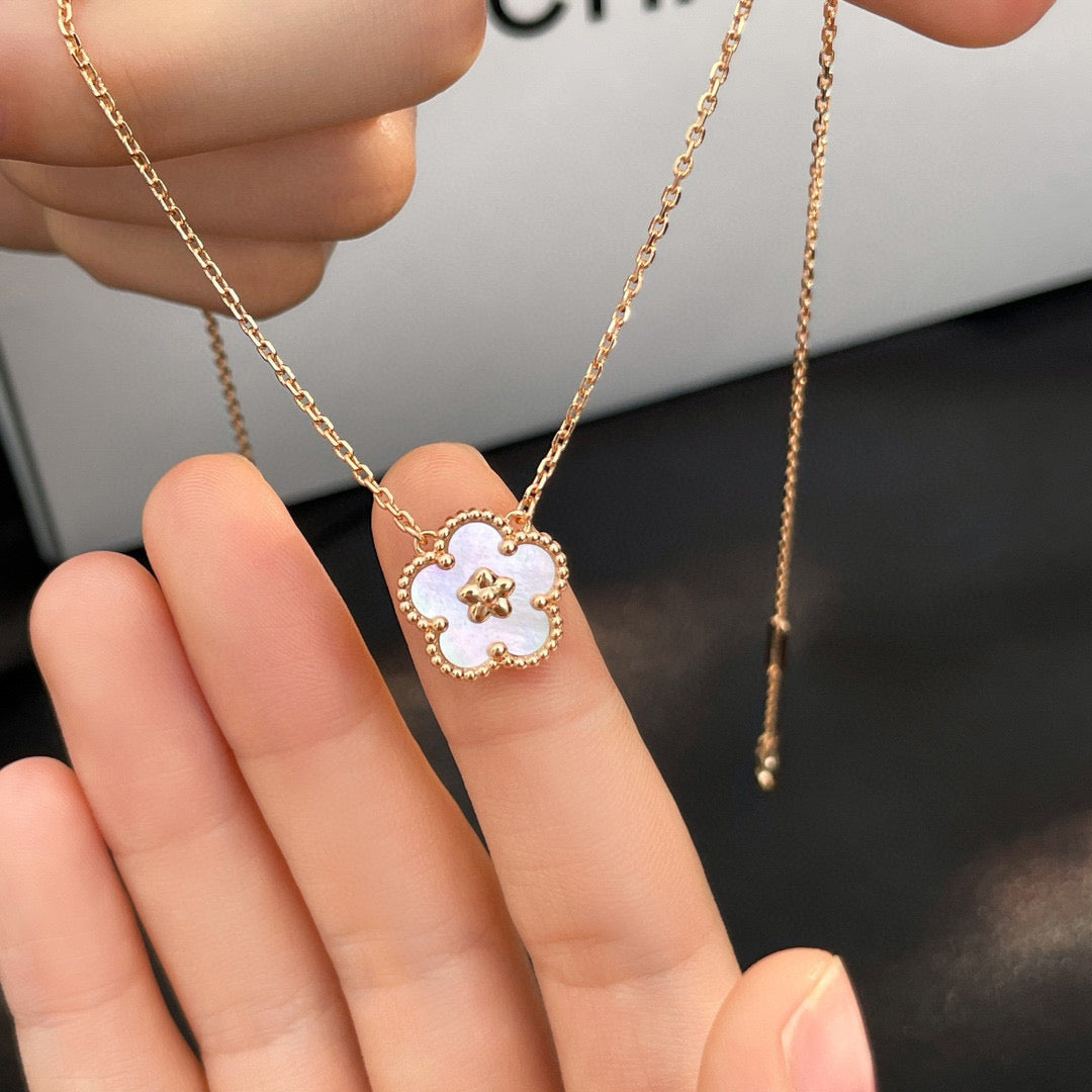 [✨Rose💎] COLLIER LUCKY BLANC EN FLEUR DE PRUNIER