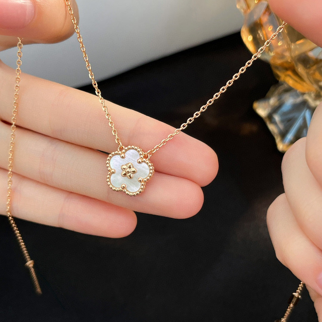 [✨Rose💎] COLLIER LUCKY BLANC EN FLEUR DE PRUNIER