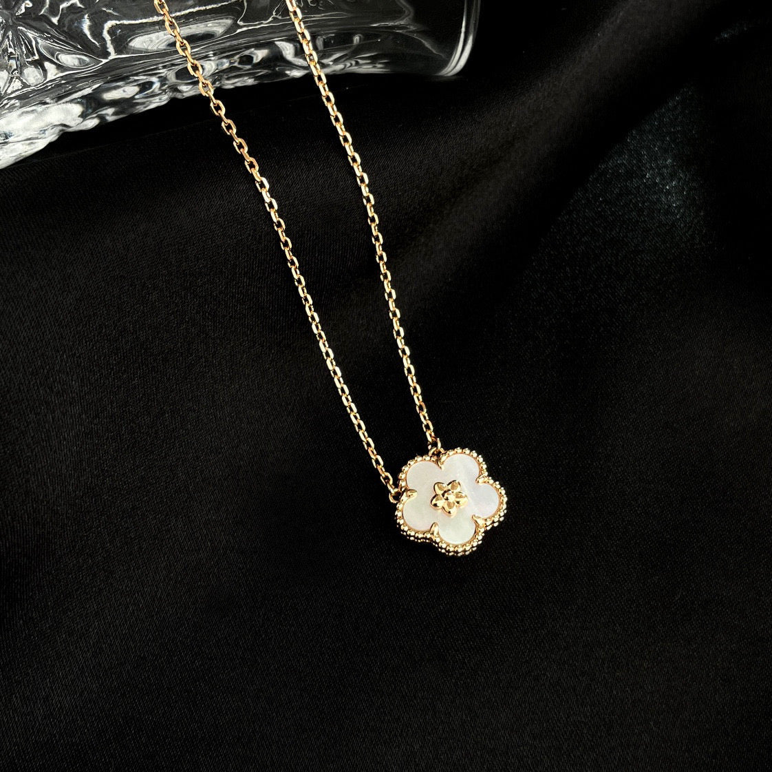 [✨Rose💎] COLLIER LUCKY BLANC EN FLEUR DE PRUNIER