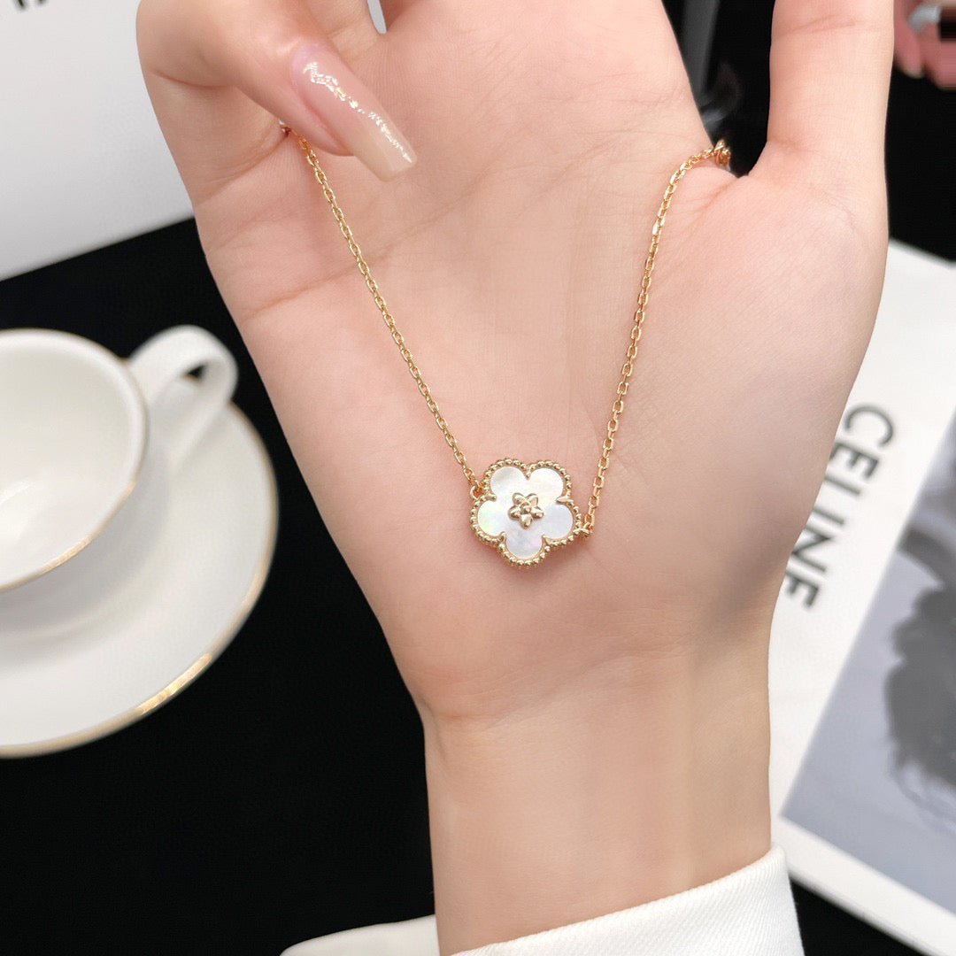 [✨Rose💎] COLLIER LUCKY BLANC EN FLEUR DE PRUNIER