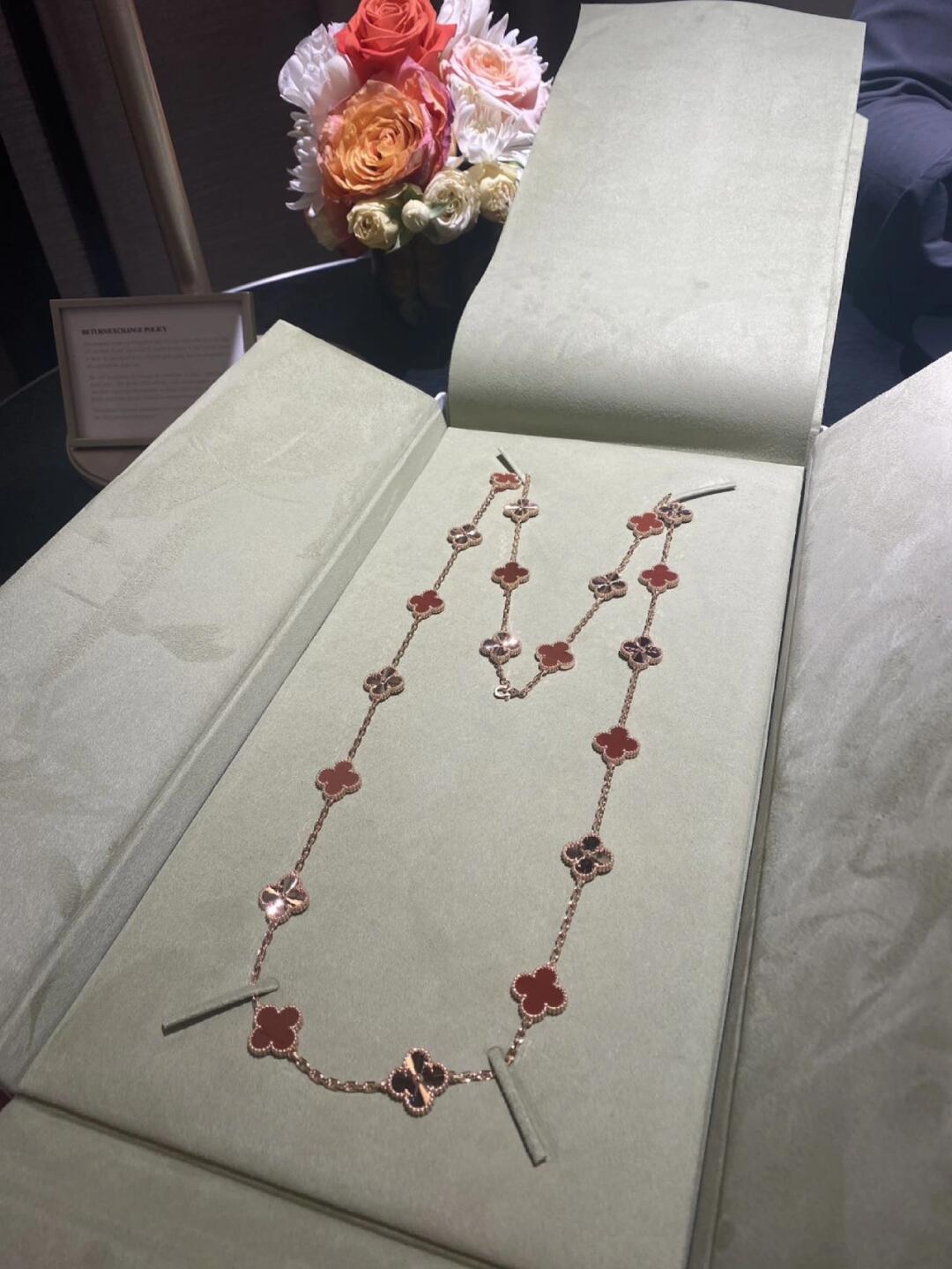[✨Rose💎]CLOVER 20 FLOWER RED GEMSTONE LASER GOLD NECKLACE