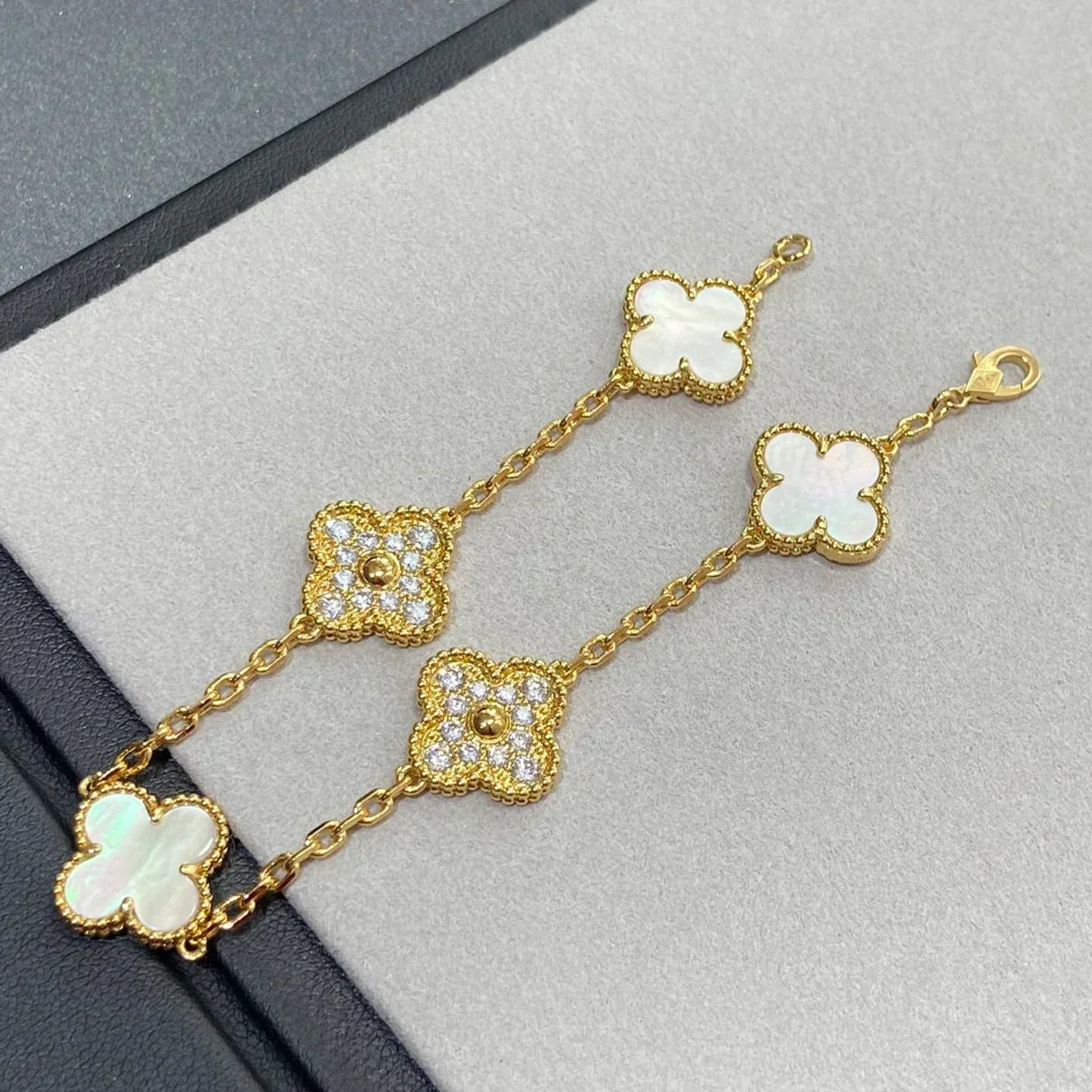 [✨Rose💎]CLOVER WHITE PEARL MOP 5 MOTIF BRACELET COLLECTION