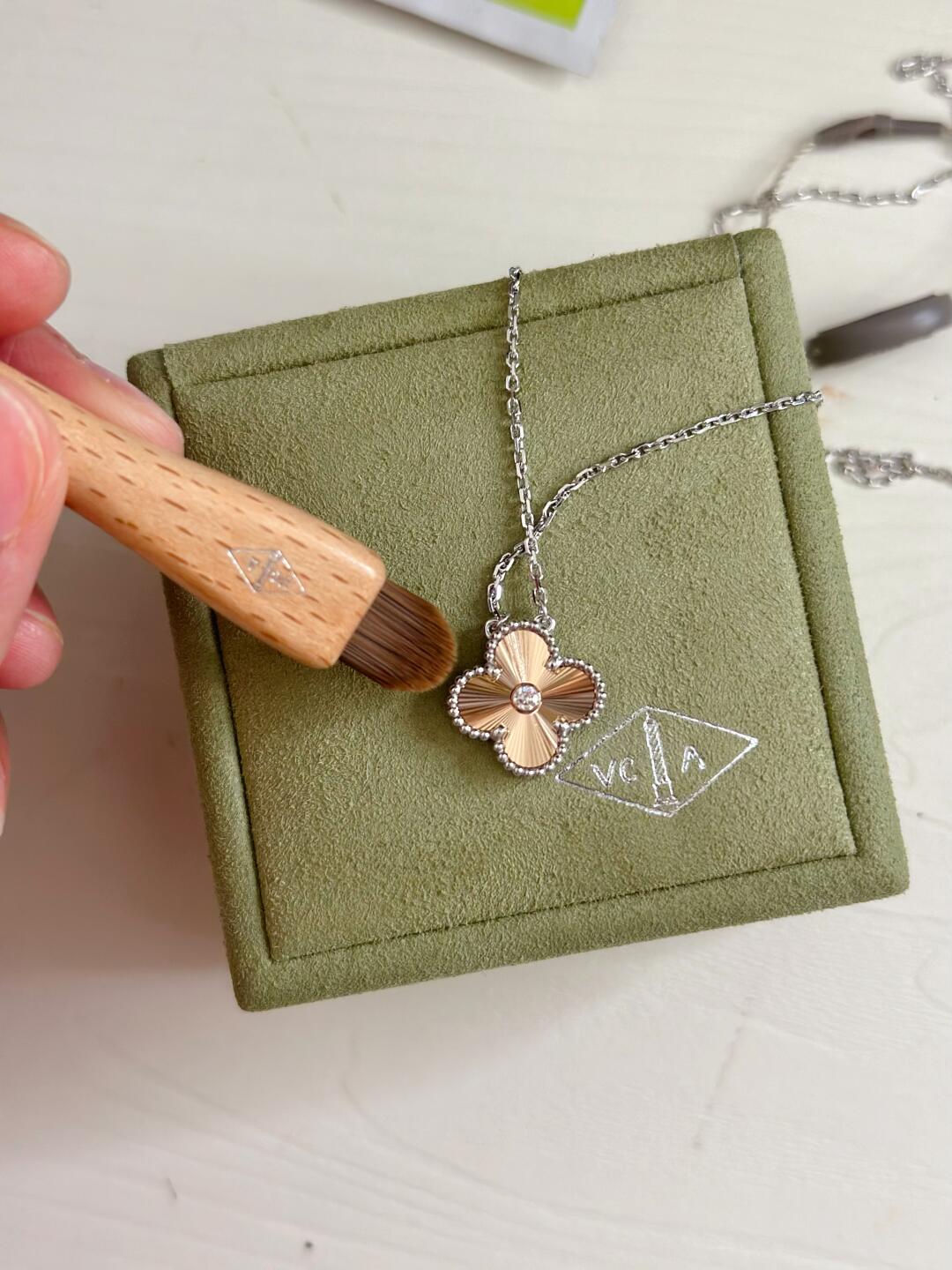 ✨Rose💎]2024 CHRISTMAS LIMITED EDITION CLOVER 15MM LASER NECKLACE