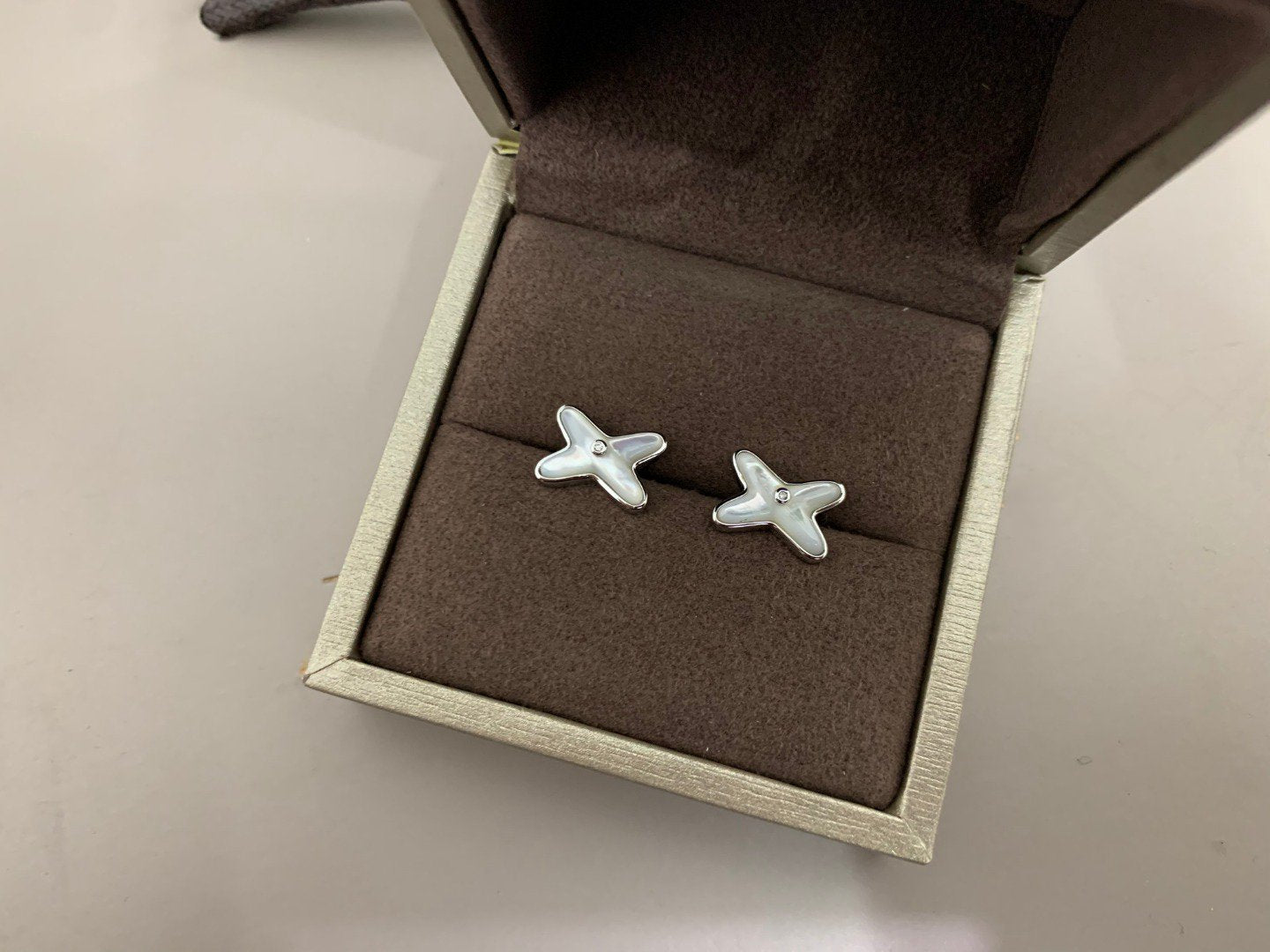 [✨Rose💎]JEUX DE WHITE MOP SILVER DIAMOND EARRINGS