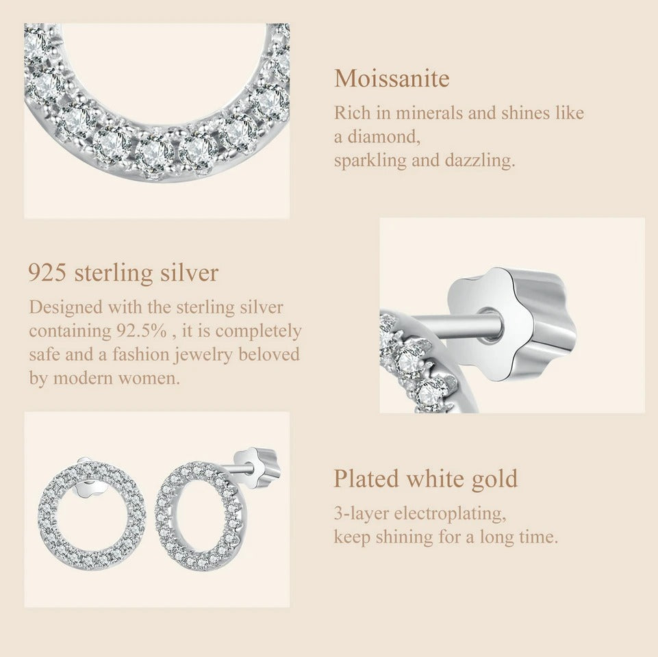Boucles d'oreilles rondes à tige en moissanite Forever Clear
