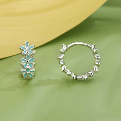 Boucles d'oreilles créoles en guirlande vert menthe et émaillées