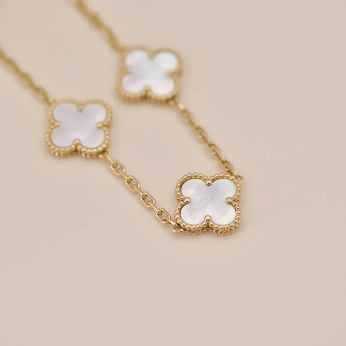 [✨Rose💎]CLOVER WHITE PEARL MOP 5 MOTIF BRACELET COLLECTION