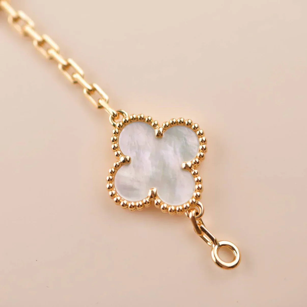 [✨Rose💎]CLOVER WHITE PEARL MOP 5 MOTIF BRACELET COLLECTION